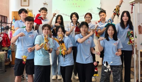 党建引领承古韵，青春聚力续偶缘——福州工商学院 “泉艺匠心，偶戏生辉”实践队泉州木偶研学