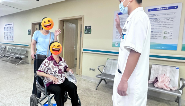 远嫁女儿奔波尽孝心，专业诊疗见真情  —— 安溪爱尔眼科医院助独居阿婆重获清晰视界