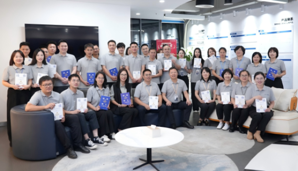 哈德教育管理层共读《绩效增长》，激活组织发展新动能