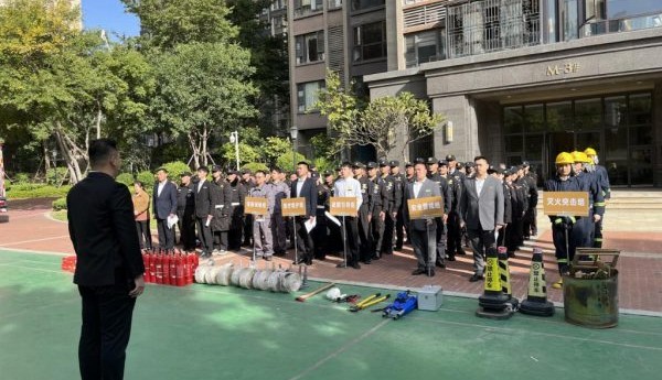 世茂服务东南区域石狮世茂摩天城联合多部门开展消防实战演练
