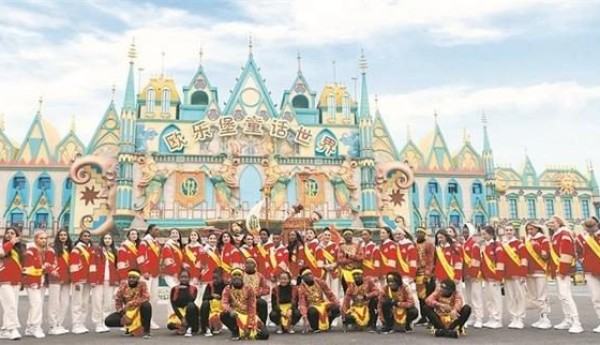 世界旅游小姐惊艳亮相泉州台商区