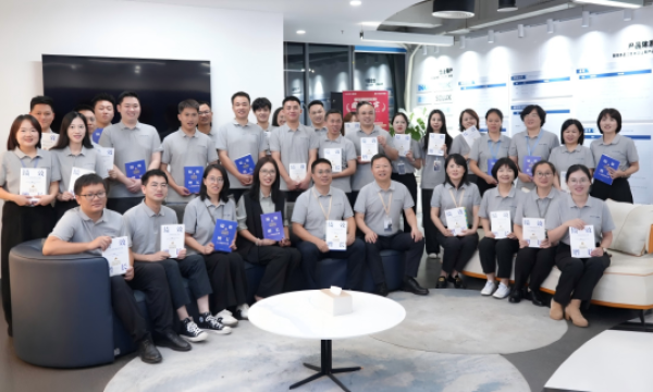 哈德教育管理层共读《绩效增长》，激活组织发展新动能