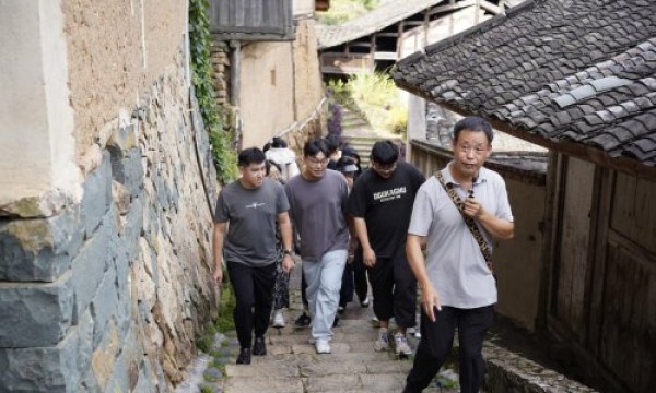 “研习古村韵，皂就南岩梦 |阳光学院跨境电商学院助推南岩村低碳文旅”