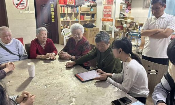 三下乡中的“黑科技”：大学生把AI声纹复刻装进语音盒子，让留守老人用方言“呼唤”子女