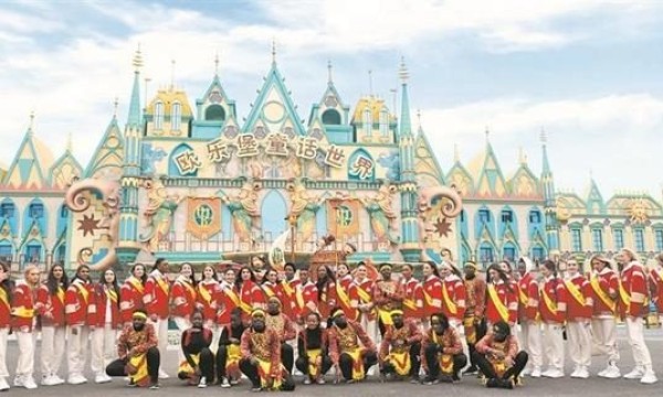 世界旅游小姐惊艳亮相泉州台商区